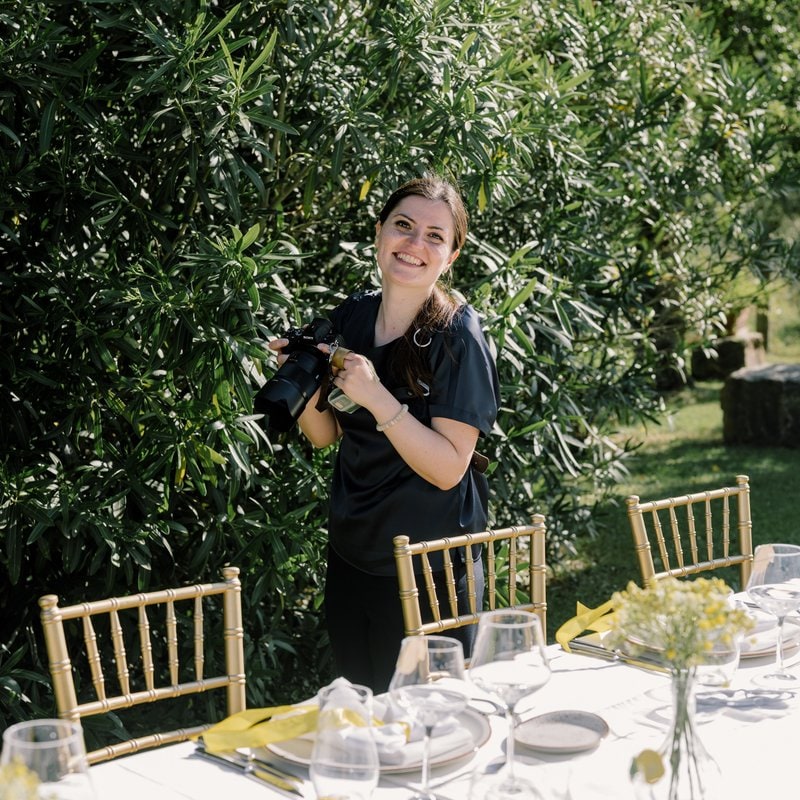 Ritratto di Graziana M., che fotografa matrimoni