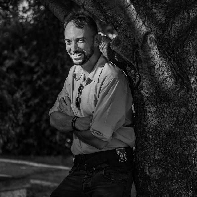 Ritratto di Christos A., che fotografa matrimoni