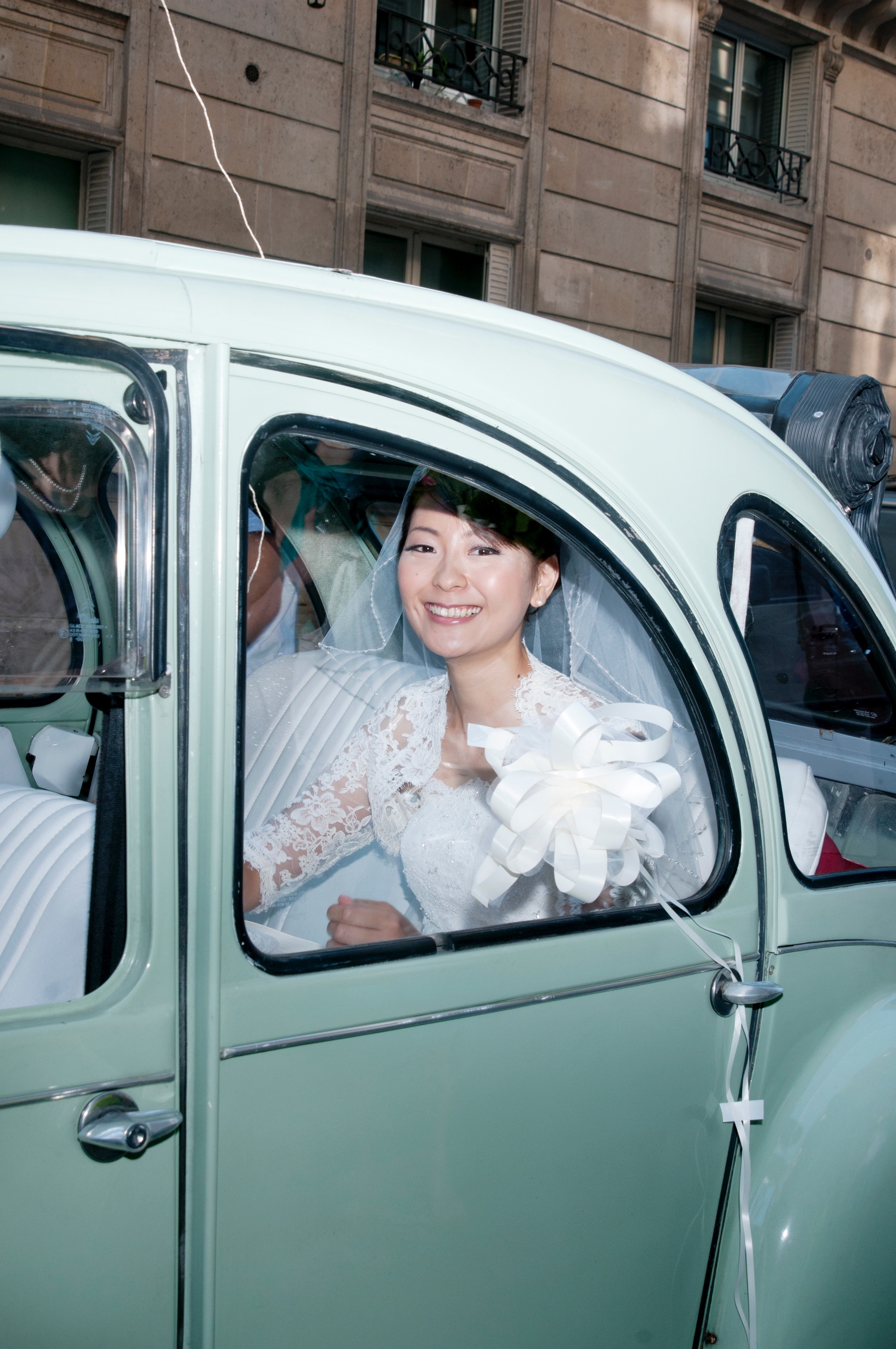 Wedding in Paris (Il de France), July, photographed by Michi N.