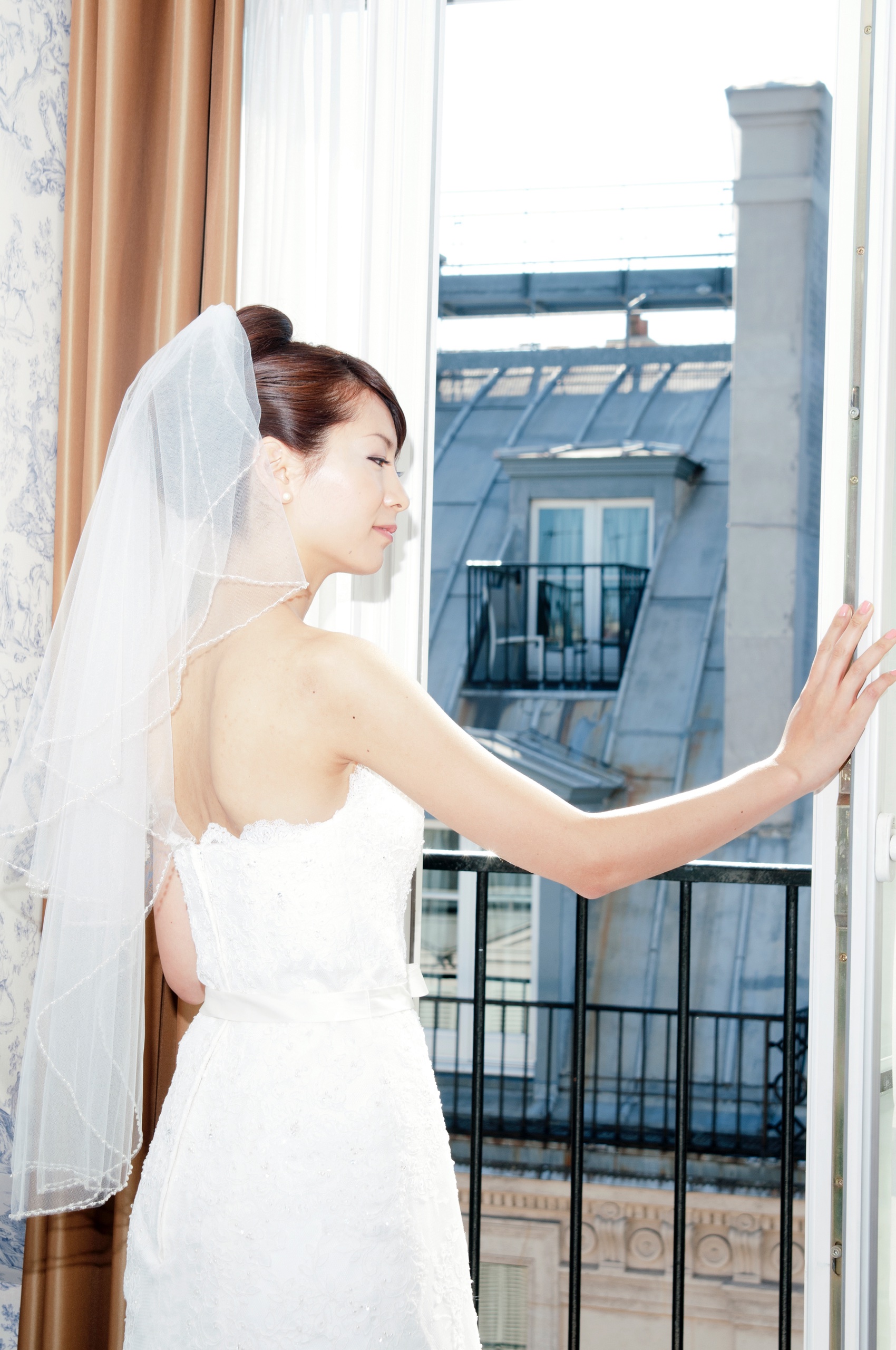 Wedding in Paris (Il de France), July, photographed by Michi N.