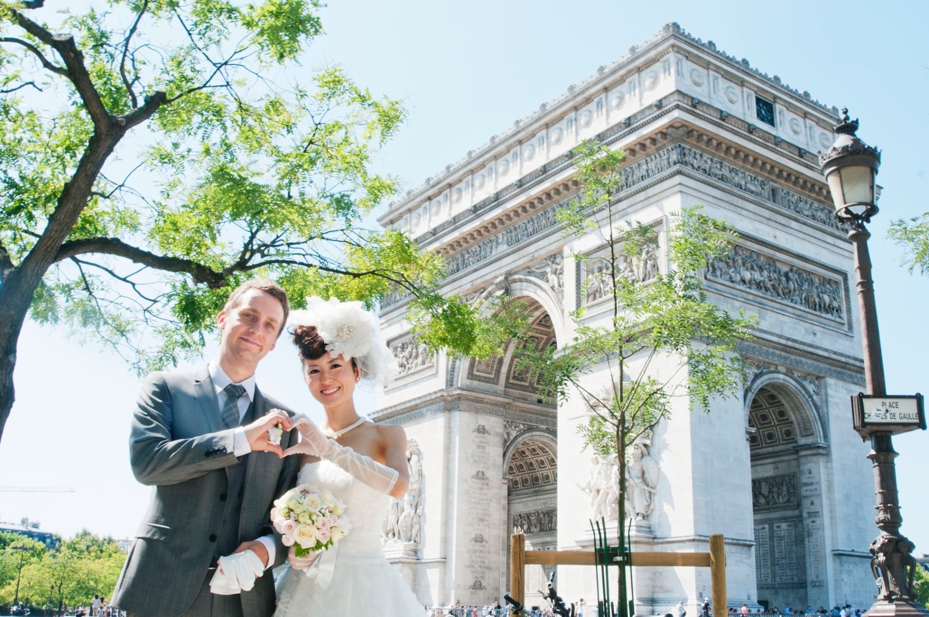 Intimate wedding in Paris (IL de France), August 2020, photographed by Michi N.